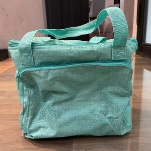 Excellent Condition Insulated Lunch Tote with Removable Shoulder Strap
